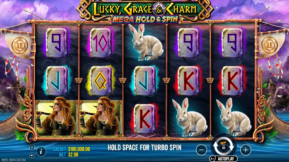 Pantalla de Lucky Grace And Charm con tres personajes irlandeses entre tréboles y monedas