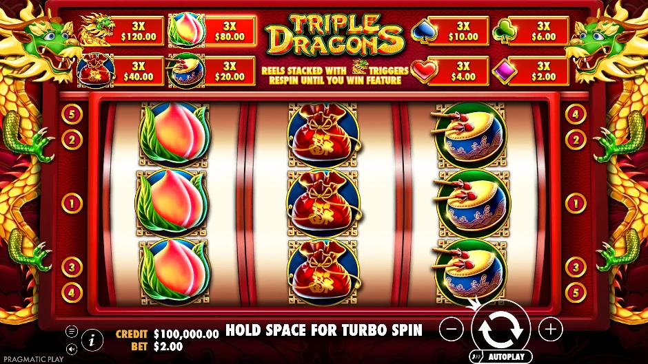 Pantalla de Triple Dragons con tres dragones de colores y fortuna oriental